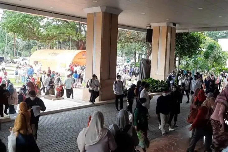 Jakarta Diguncang Gempa,...