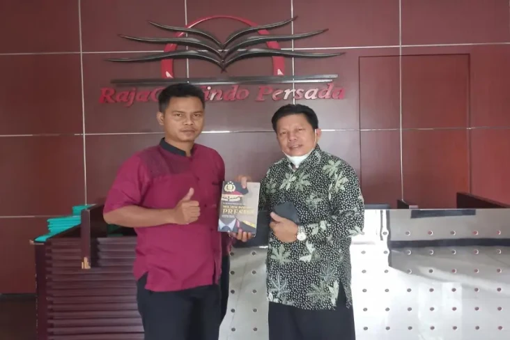 Luncurkan Buku Wajah...