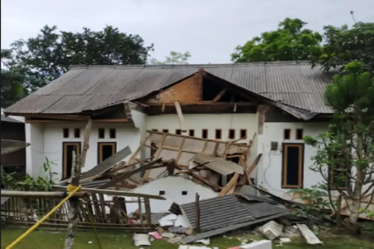 Pusat Gempa Banten yang...