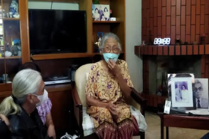 Nenek Ellen Terusir...
