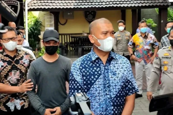 Polda Jatim Panggil...