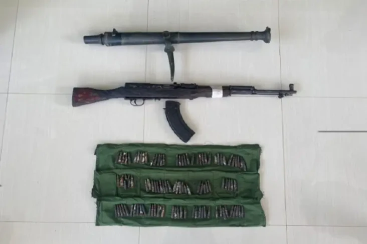 Warga Morowali Serahkan...
