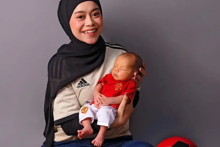 Baby Leslar Pakai Outfit...