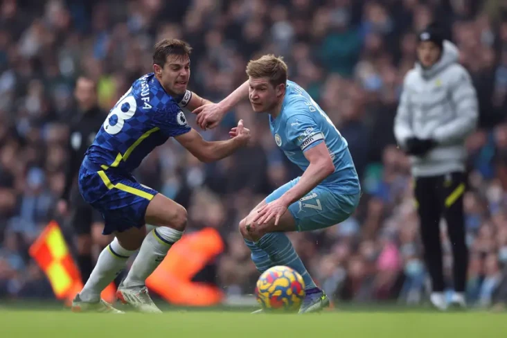 Manchester City Kalahkan...