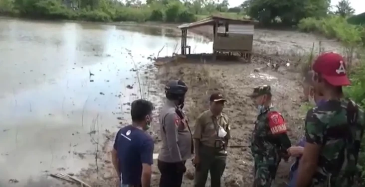 Penampakan Buaya 5 Meter...