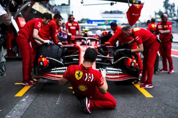 Ferrari Bajak Teknisi...