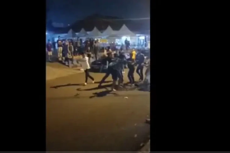 Viral, Sekelompok Remaja...