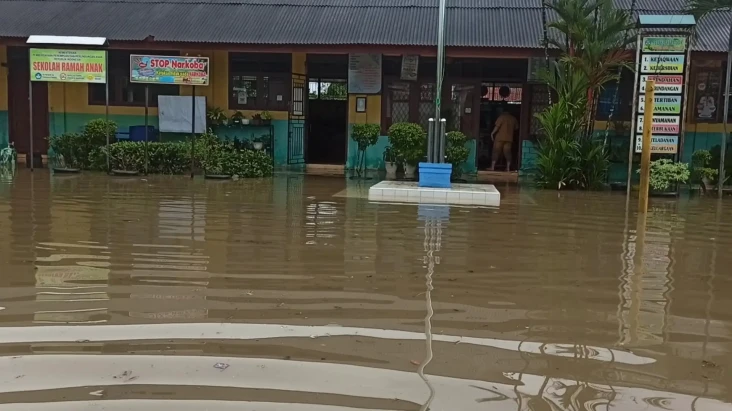Diguyur Hujan 2 Jam,...