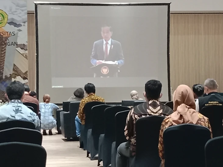 Jokowi Minta Kampus...