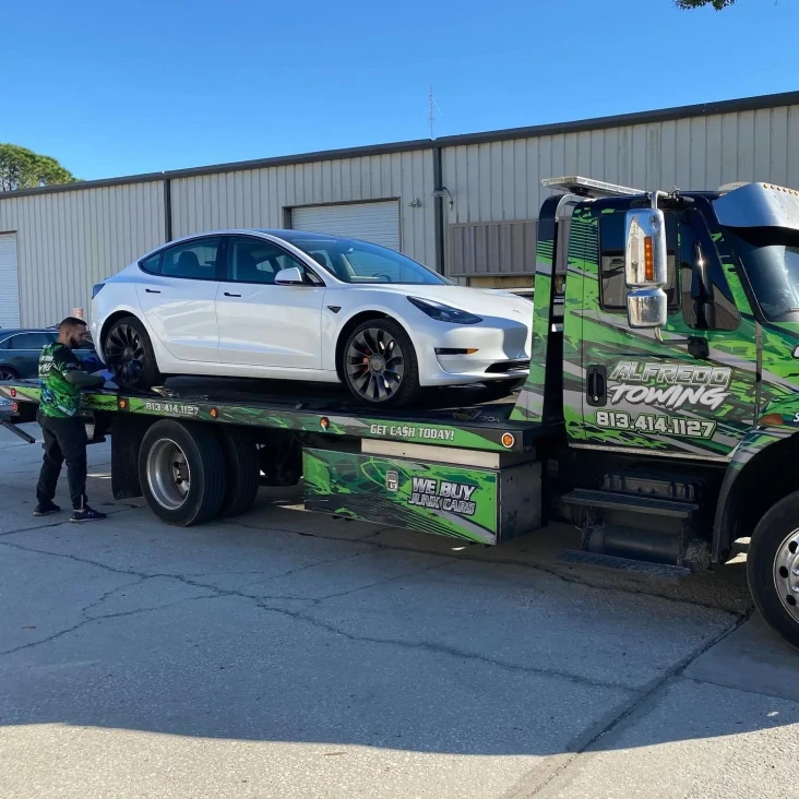 Edan, Tesla Kasih Mobil...