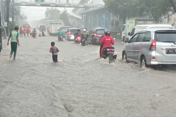 Hujan Lebat, Sejumlah...