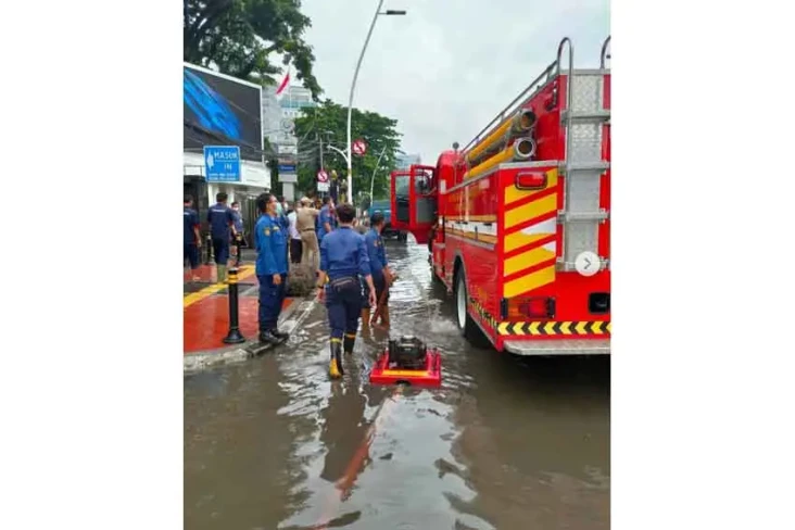 Diguyur Hujan Deras,...