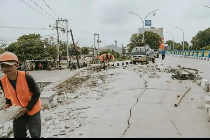 Jembatan Rp10 Miliar...