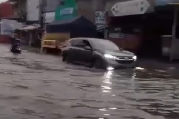 Pasca Hujan Deras, Pondok...