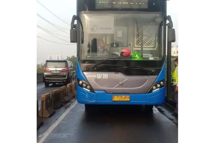 Kecelakaan Bus Transjakarta...