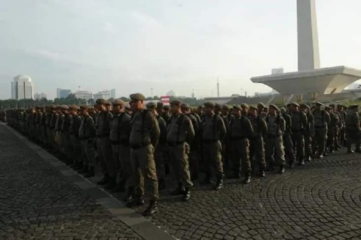 Hadapi Hujan Angin,...
