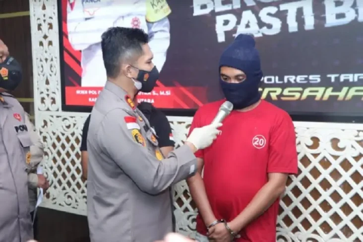 Tenteng Pistol Bergaya...