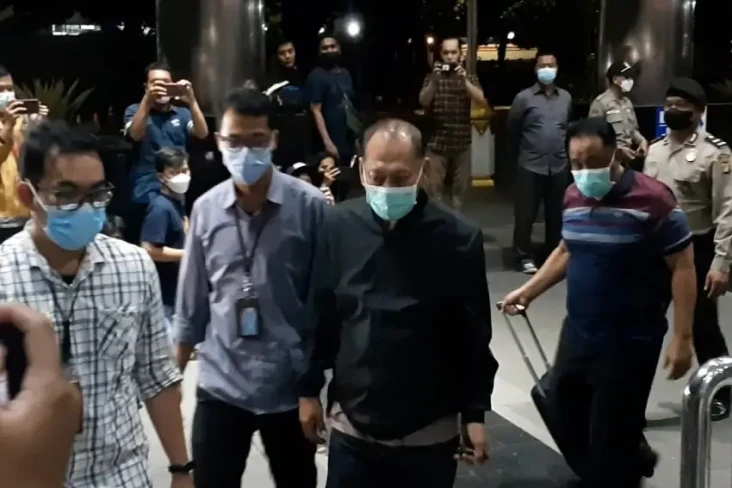 Pihak Swasta yang Kena...