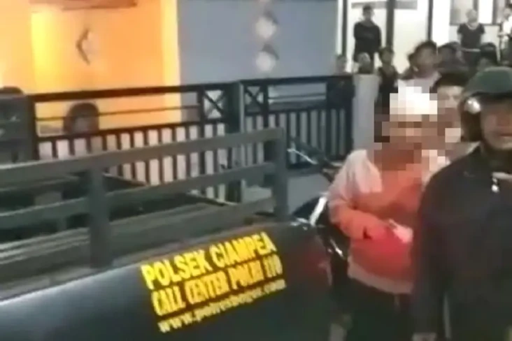 Polisi Masih Periksa...