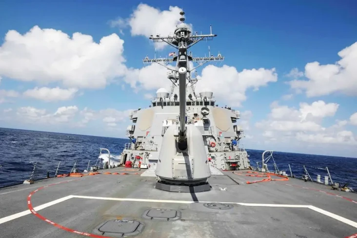 Dekati Kepulauan Paracel,...