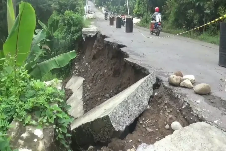 Diguyur Hujan Lebat,...