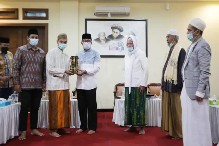 Kunjungi Ponpes Lirboyo,...