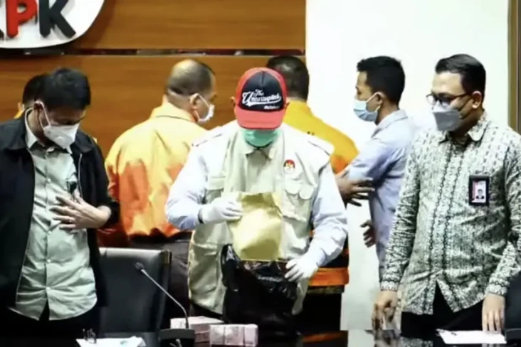 OTT Hakim PN Surabaya...