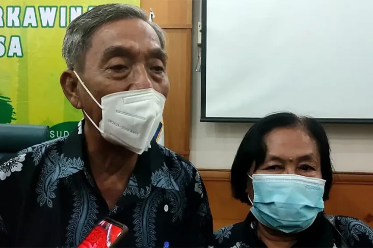 53 Tahun Menikah, Pasangan...