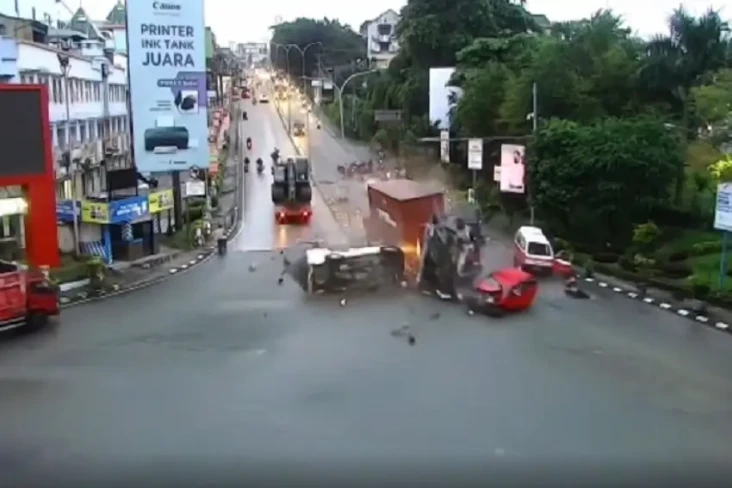 Sopir Maut Tragedi Simpang...