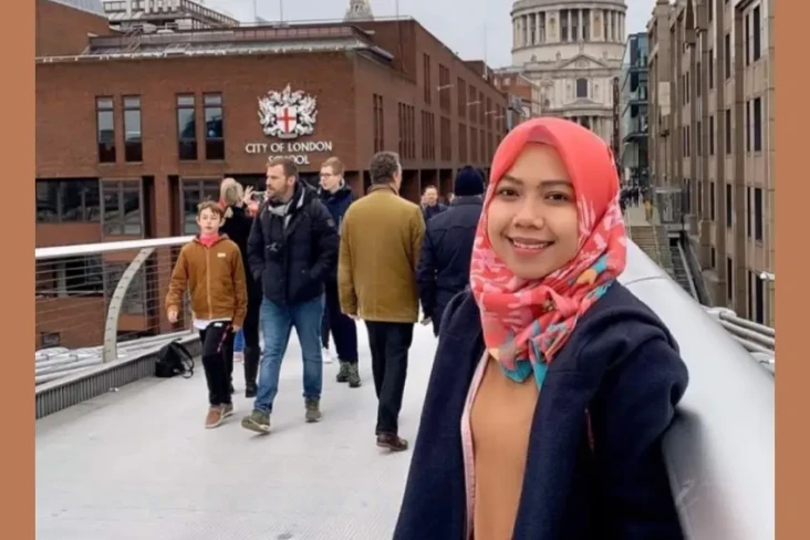 Raeni, Hijaber Cantik...