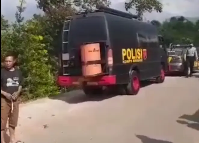 Gali Pondasi Rumah,...