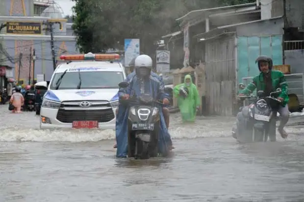 Cuaca Ekstrem di 8 Daerah...