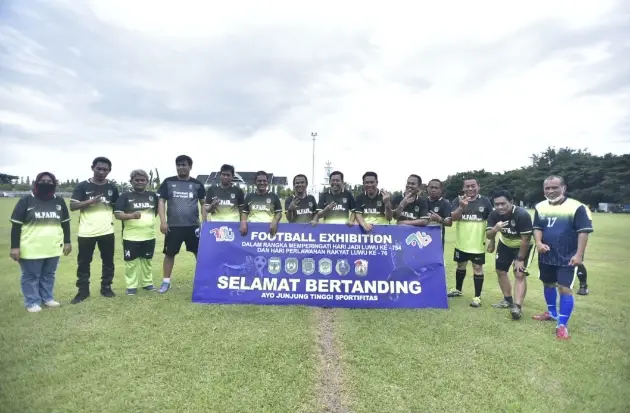 Eksebisi Sepak Bola...