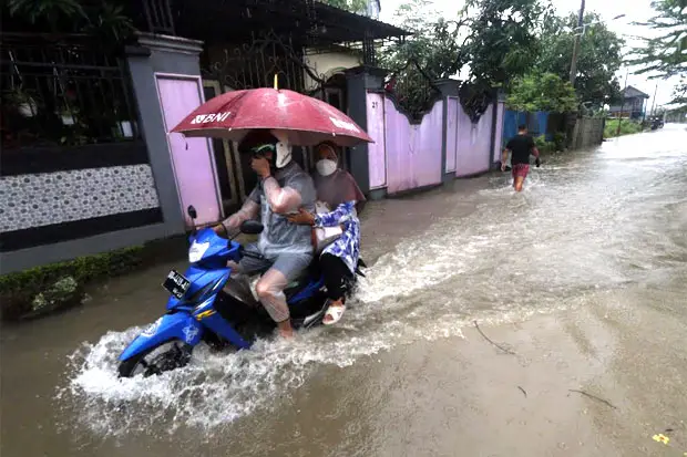 Hujan Terus Menerus,...