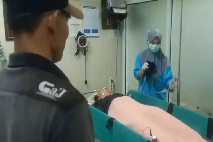 Oknum Polisi Hajar Lansia...