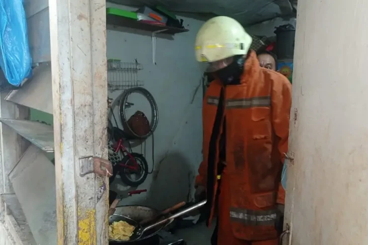 Kompor Nyala Ditinggal...