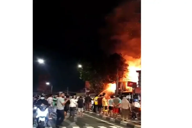 Kebakaran Hebat Landa...