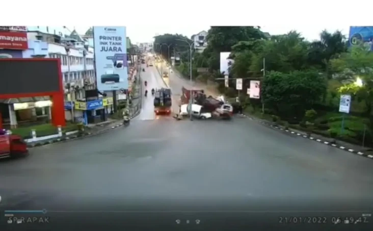 Kecelakaan Balikpapan,...