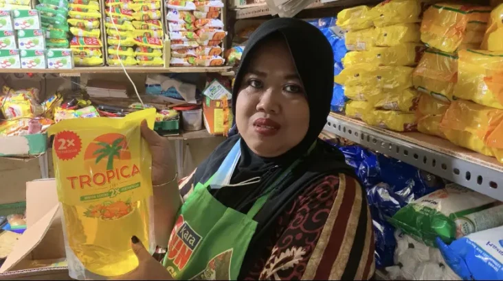 Pedagang Pasar Ngeluh,...