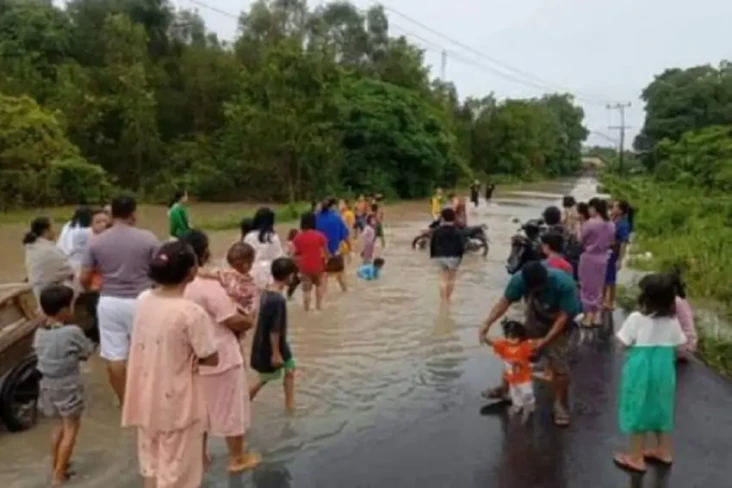 Diguyur Hujan Semalaman,...