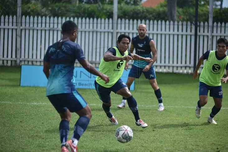 Persib Bandung Dipusingkan...