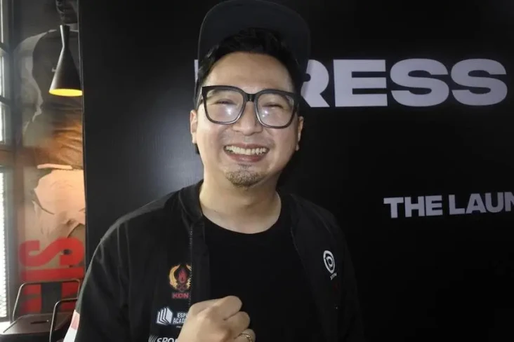 Mundur Jadi Youtuber,...
