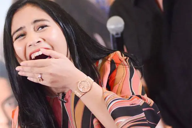 Prilly Latuconsina Beri...