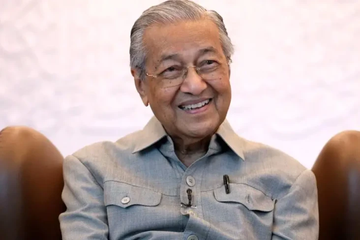 Dilarikan ke Rumah Sakit,...