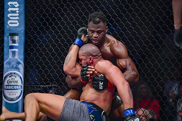 Francis Ngannou Pecundangi...