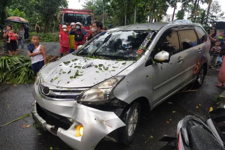Lagi, 2 Mobil Ringsek...