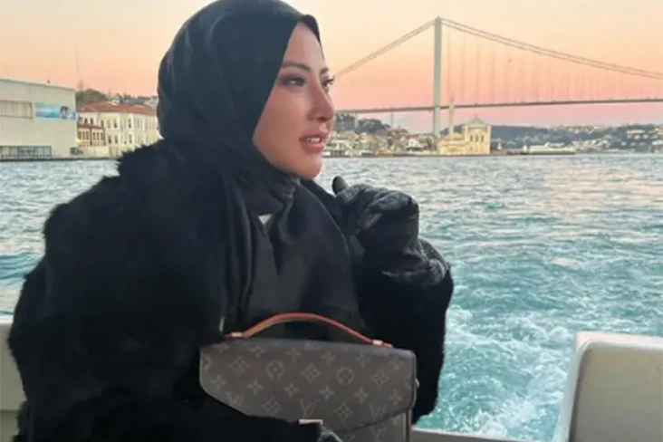Ayu Aulia Berhijab,...