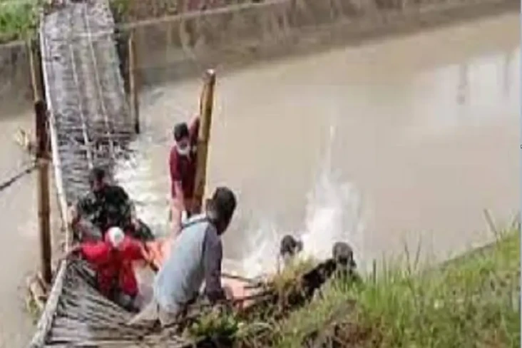 Jembatan Ambruk saat...