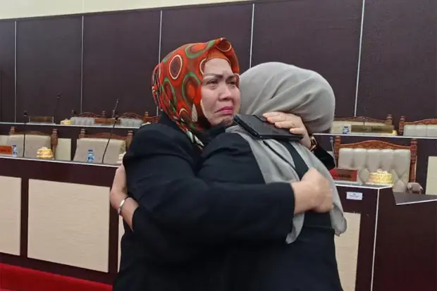 Peserta Paripurna Pemberhentian...