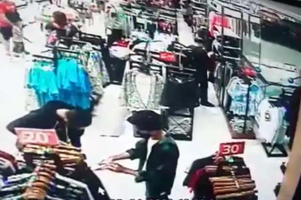 Polisi Bekuk Komplotan...